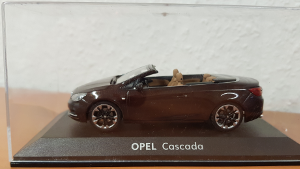 Opel CASCADA 1:43, Mahagoni Braun